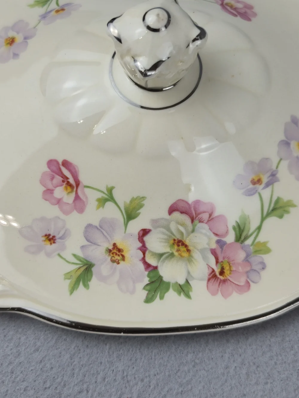Please review all photos carefully for exact measurements and item condition. Fe